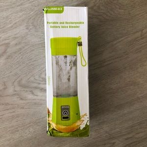 Portable battery-powered blender